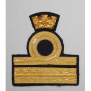 Gradi (paio) per uniforme ordinaria invernale (O.I.) per comandante (Navi da 1.000 a 20.000 tsl) Gradi (paio) per uniforme ordinaria invernale (O.I.) per comandante (Navi da 1.000 a 20.000 tsl)